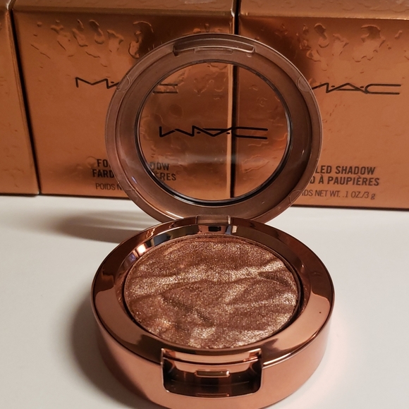MAC Foiled Shadow *SAND TROPEZ* - Picture 4 of 5